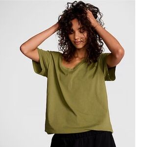 Victoria’s Secret PINK CAMPUS COTTON V-NECK TEE in Lizard Green